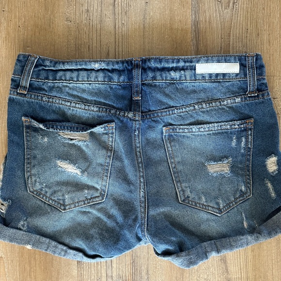 Distressed Jean shorts - Picture 2 of 3